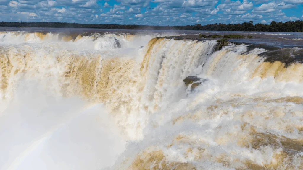 Quedas e névoa das Cataratas do Iguaçu