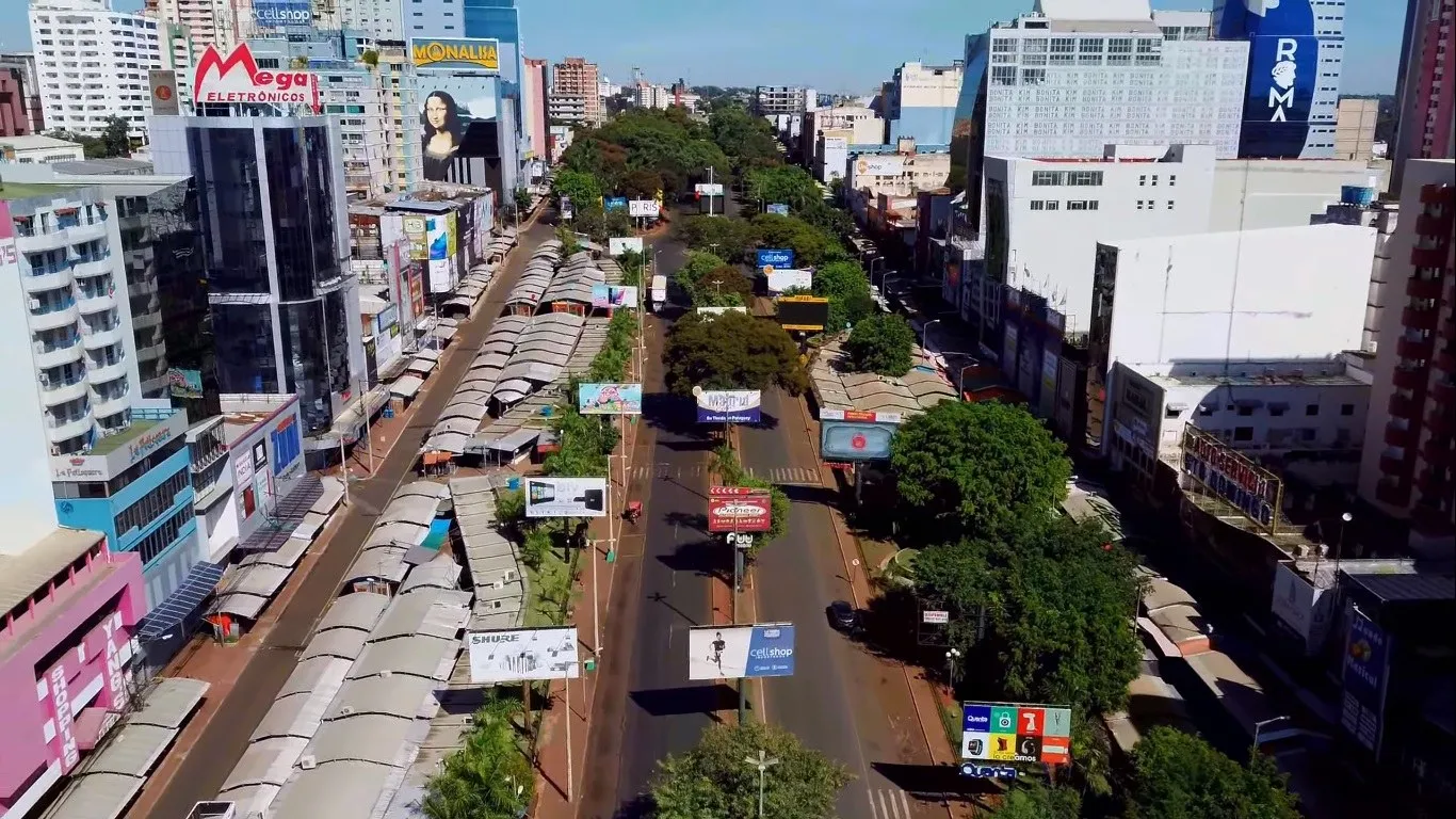 Movimento no centro comercial de Ciudad del Este